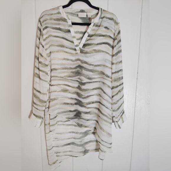 LIKE NEW!! CHICO'S, High Low Asymmetrical Tunic Blouse. Size 2(L) - Picture 2 of 7